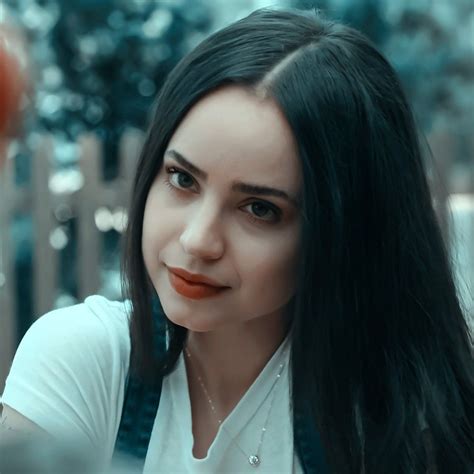 Cassie Salazar Em 2022 Sofia Carson Atrizes No Ordinary Girl