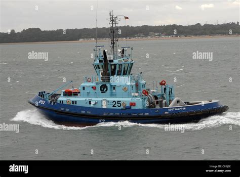 Southampton Harbour Tug In The Solent Off Calshot Spit Stock Photo Alamy