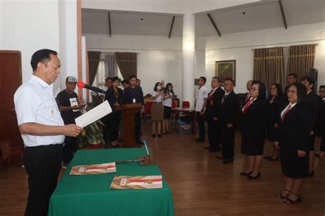 Walikota Caroll Senduk Lantik Kepsek Di Tomohon