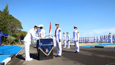 Wadan Kodiklatal Lantik Dan Sumpah 250 Siswa Satdik 2 Jadi Prajurit TNI AL