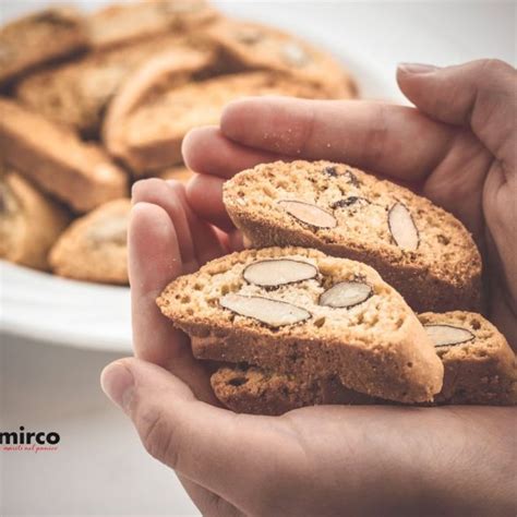 Cantucci Alle Mandorle Biscotti Toscani Ricetta Rapida Oggicucinamirco