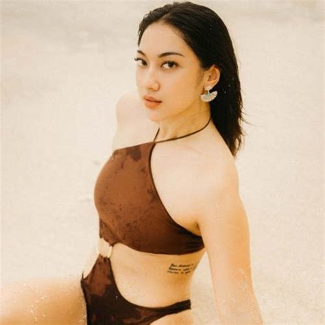 Potret Anindita Hidayat Pakai Bikini Coklat Kembaran Anya Geraldine