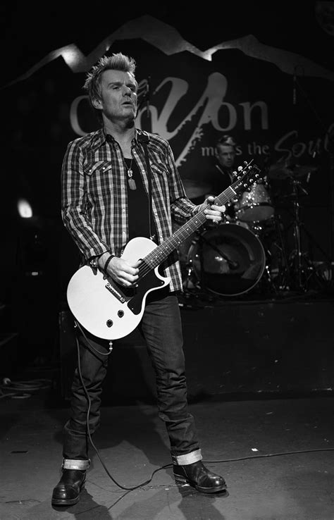 Onstage with Adrian Young of No Doubt 16-11-2009 - Billy Duffy