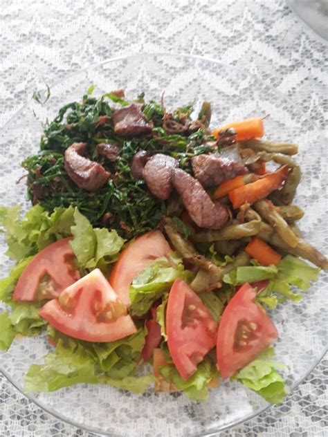 Couve Refogada Carne Salada De Alface Tomate Vagem Cenoura