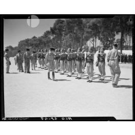 ImagesDéfense Revue des troupes de tirailleurs par le général Guy