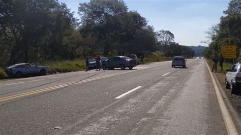 Batida Entre Carros Deixa Dois Feridos Na Br Em Cl Udio Portal Mpa