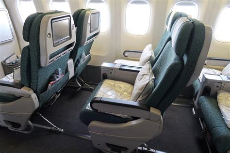 Cathay Pacific Premium Economy 777