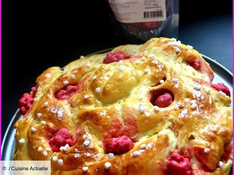 Brioche Aux Pralines Roses Dite Brioche De Saint Genix D Couvrez