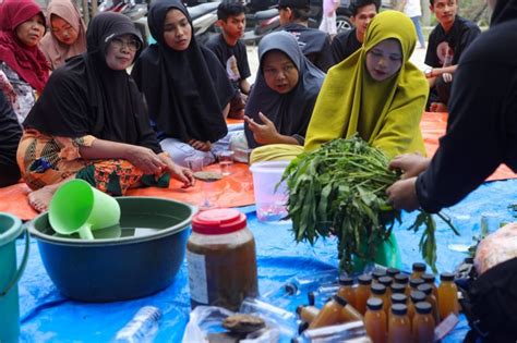 Olah Limbah Rumah Tangga Ganjar Milenial Center Ubah Sampah Jadi Berkah