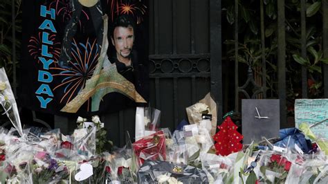 Un hommage populaire à Johnny Hallyday samedi sur les Champs Elysées