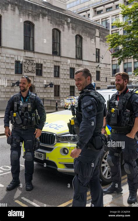 Armed Police London Hi Res Stock Photography And Images Alamy