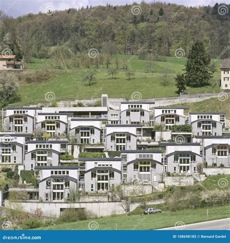 Market analysis explains why canton housing demand is surging 17