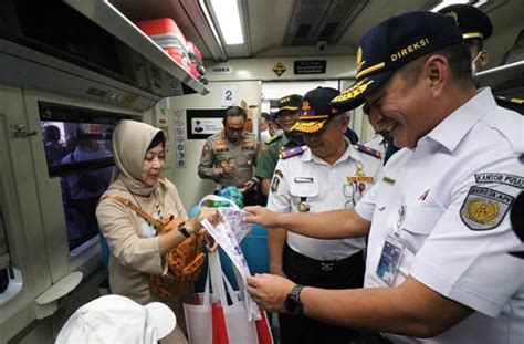 Kereta Api Argo Semeru Pagi Rute Surabaya Gambir Jalur Selatan