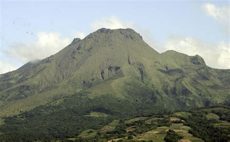 Martinique Après l éruption de la Soufrière la Montagne Pelée peut