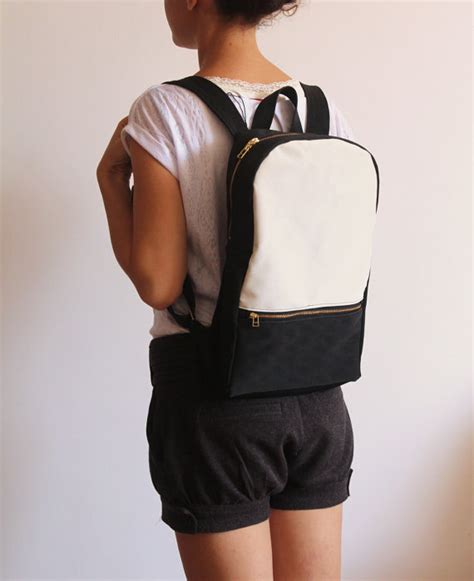 Mochilas Negras Que Combinan Con Todos Tus Outfits De Escuela