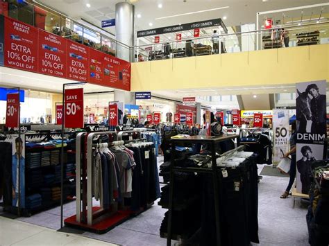 Pantalones En Venta En Una Tienda Fotografía Editorial Imagen De