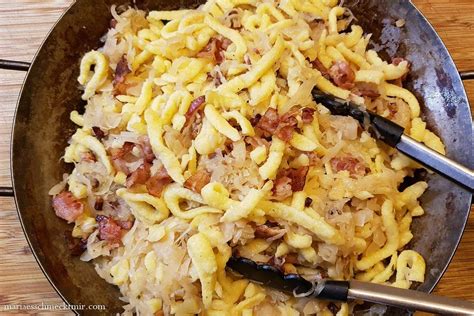 Herzhafte Krautspätzle mit Speck eine unfassbar leckere Kombination