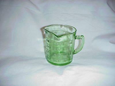 VINTAGE KELLOGG S GREEN DEPRESSION GLASS MEASURING CUP Antique