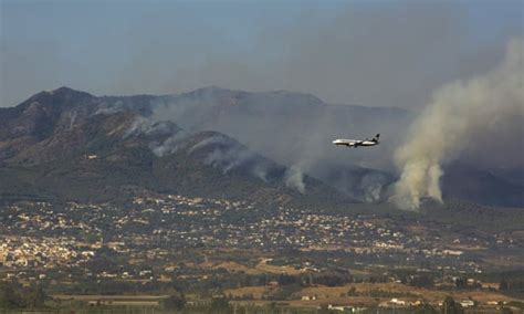 Miles De Personas Evacuadas Por Los Incendios Forestales En Europa