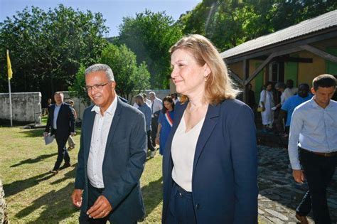 Temps D Hommage De Ya L Braun Pivet Au Lazaret De La Grande Chaloupe