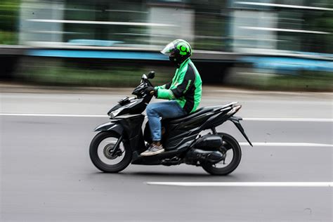 Kemenhub Tunda Kenaikan Tarif Ojek Online Jadi Agustus