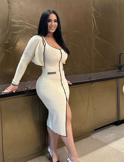 Gemstar in 2025 | Curvy women fashion, Stylish women, Curvy woman