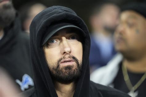 Eminem Flips Off San Francisco 49ers Fans At Levi Stadium