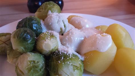 Rosenkohl und Salzkartoffeln in Schinken Käsesoße Bines Thermi Welt