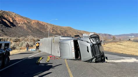 I 84 Partially Shut Down After Semi Truck Overturns In Summit Co