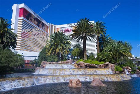 Las Vegas - Mirage – Stock Editorial Photo © kobbydagan #44959765