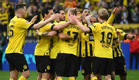 Dortmund sigue en la lucha por el título de la Bundesliga tras golear