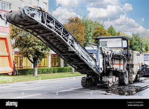 Old Milling Machine High Resolution Stock Photography And Images Alamy