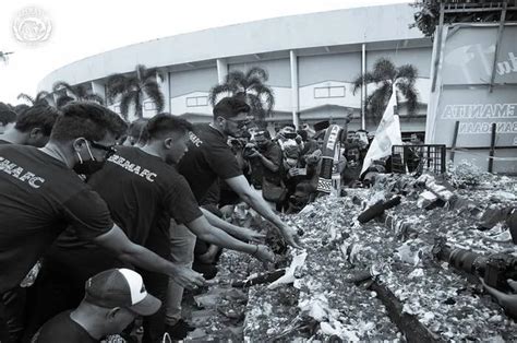 Kronologi Tragedi Kanjuruhan Malang 1 Oktober 2022 Versi Polri Dan Data