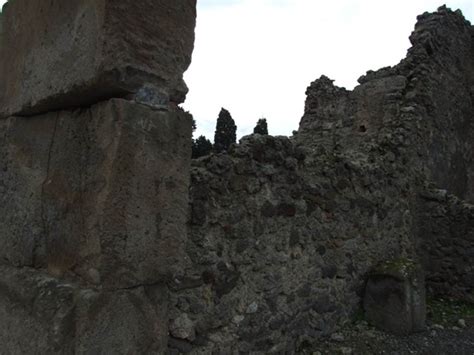 VIII 4 20 Pompeii December 2007 South Wall Of Shop