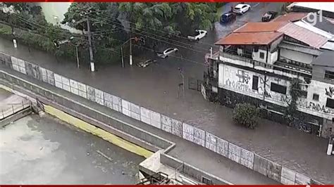 V Deo Chuva Deixa Zonas Leste Oeste E A Regi O Metropolitana De Sp