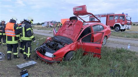 Th Ringen Auto Berschl Gt Sich Mehrfach Fahrer Schwer Verletzt