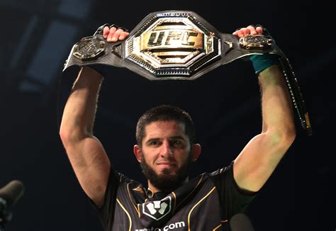 Ufc 280 Islam Makhachev étouffe Charles Oliveira Pour Remporter Le