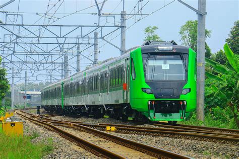 Kereta Cepat Terkoneksi Feeder Jakarta Bandung Cuma Menit Trenasia