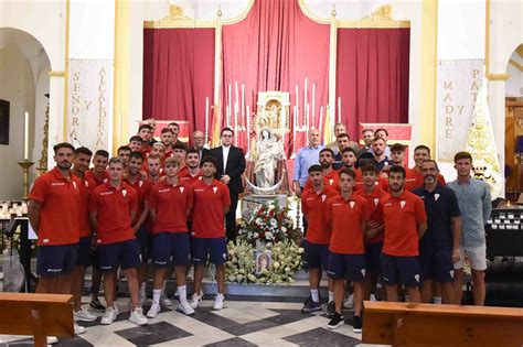 El Algeciras Club de Fútbol realiza su ofrenda floral a la Virgen de la