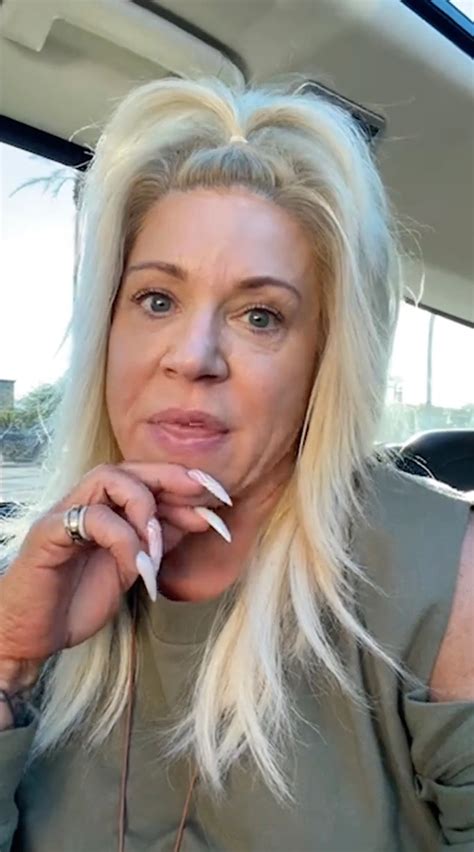 Long Island Medium Theresa Caputo Goes Makeup Free And Covers Hair As