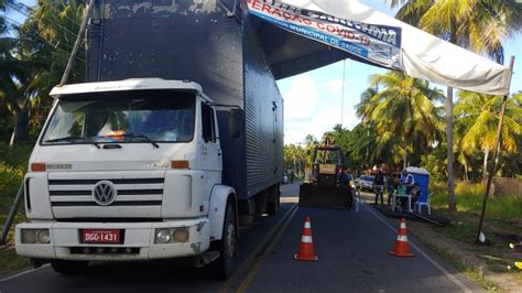 Caminhão colide estrutura da barreira sanitária de Porto de Pedras