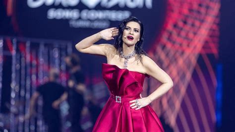 Laura Pausini E La Polemica Sui Suoi Look All Eurovision Le Baccanti