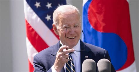 President Joe Biden S Cheat Sheet Shows He Was Tipped Off About