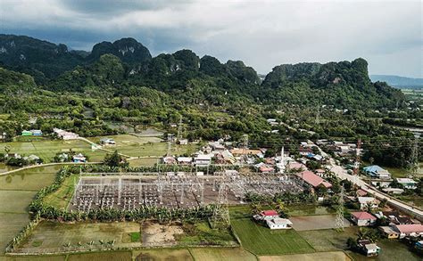 Menyusuri Wisata Karst Rammang Rammang Dengan Perahu Listrik