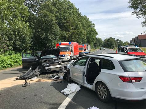 Feuerwehr Bochum Verkehrsunfall Zwischen Zwei Fahrzeugen In Bochum