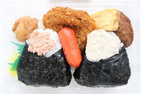 LAWSON 397 yen "Onigiri Okazu Set (Salmon, Sea Chicken Mayonnaise)" is ...