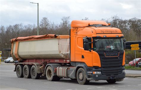 Ein Sattelkipper Mit Scania R Zugmaschine Der Fa Fahrzeugbilder De