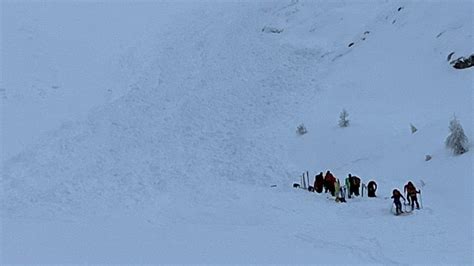 Passo Giau Morto Scialpinista Di Anni Travolto Da Una Valanga