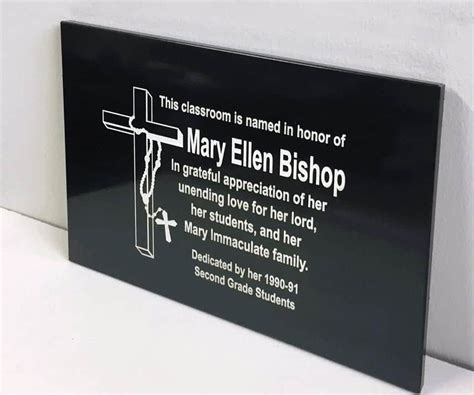 Benefits of Using Plaques as a Corporate Gift - Plaque Direct