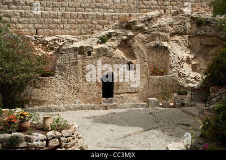 The Jesus Christ tomb in the Tomb Garden. Entrance to the Garden Tomb ...